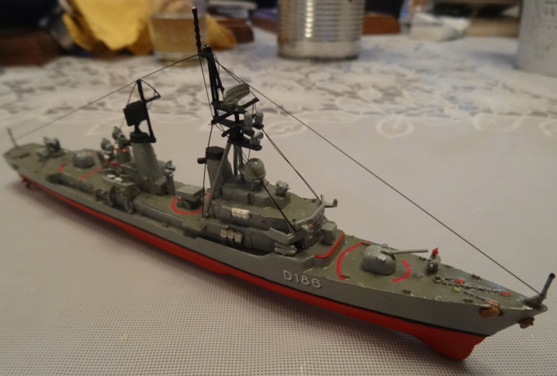 Destroyer D186 Molders, Revell, 1/700e  Molder23