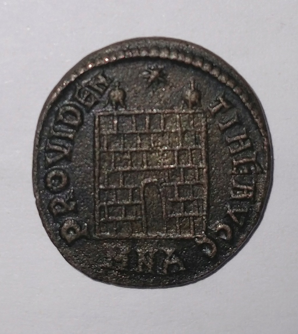 Primeras monedas: Constantino I y Valentiniano II Consta11