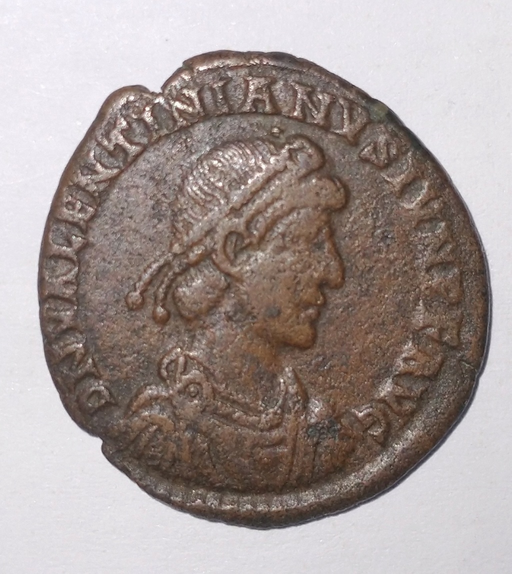 Primeras monedas: Constantino I y Valentiniano II Valent10