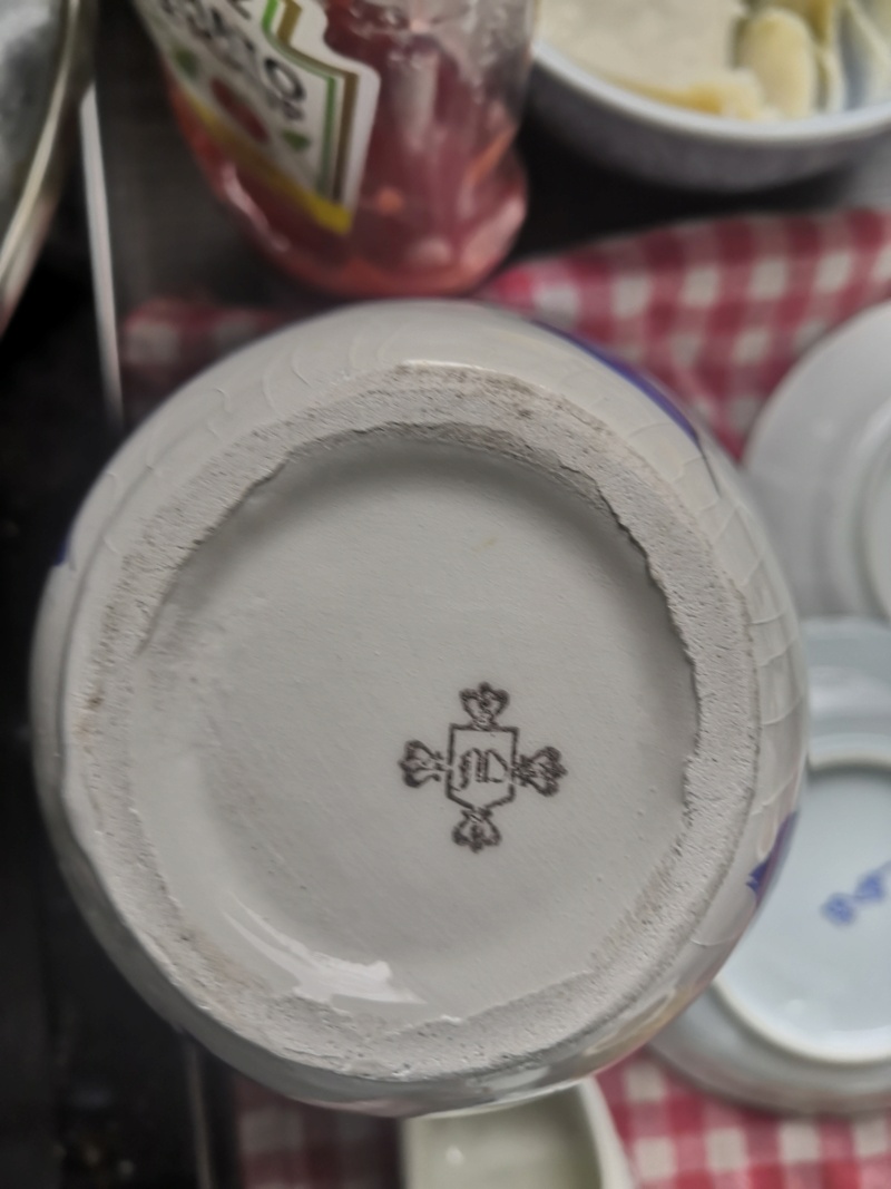 Hi can you please help to identify Mark on vase Img_2034