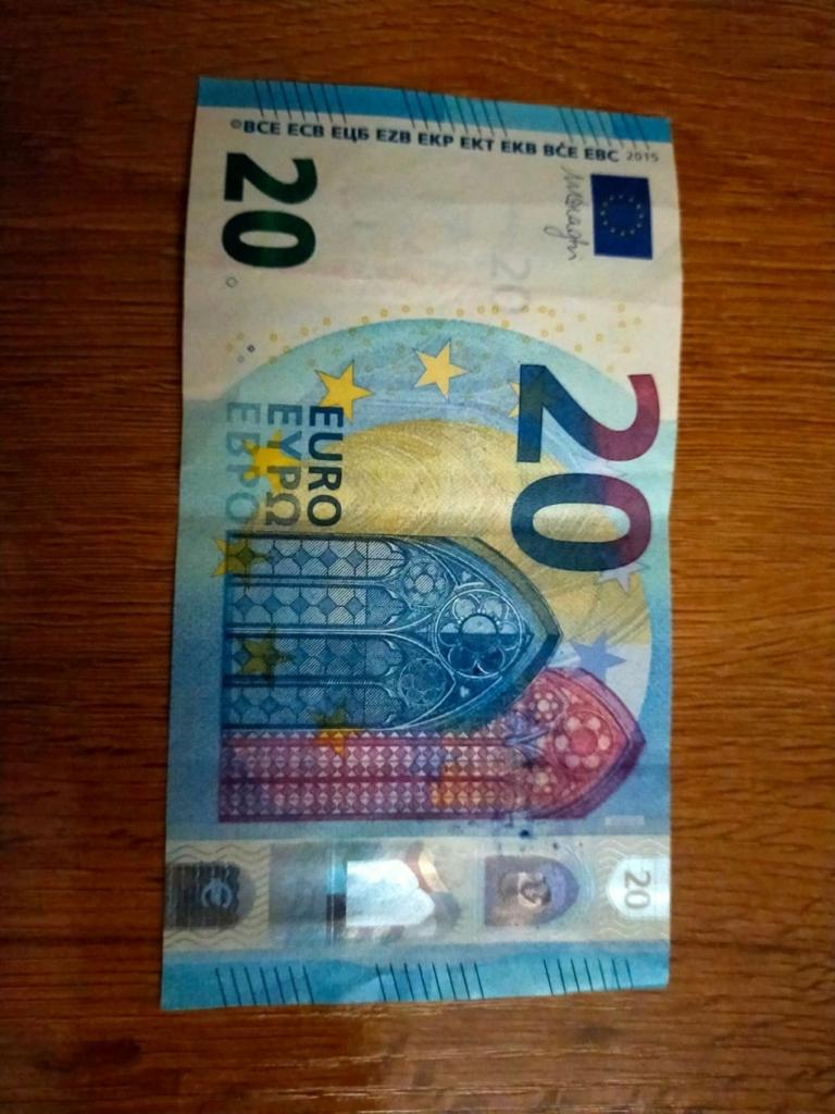 Billete de 20€ con ¿¿error de impresion?? Img-2011