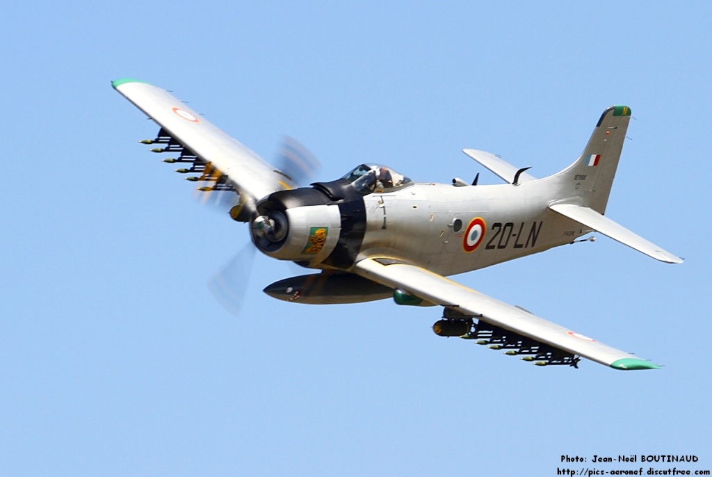 Douglas Skyraider - Page 15 Img_1210