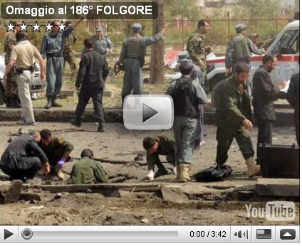Hommage à nos camarades parachutistes italiens tombés à Kaboul Hommag10