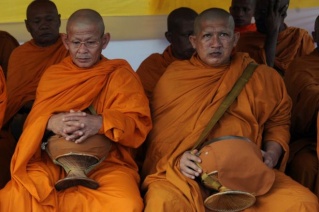 Pourquoi plus de la moitié des moines en Thaïlande sont obèses? 16031810