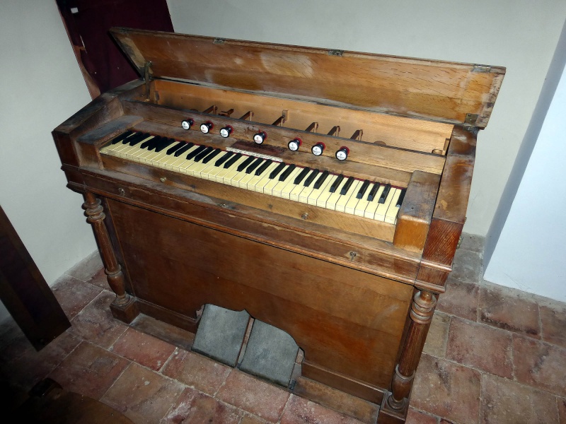 Harmonium d'église installé à la tribune Kasrie10