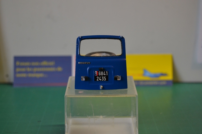 Renault 4L -  Gendarmerie  [Heller 1/24°] - Page 6 Dsc_0046