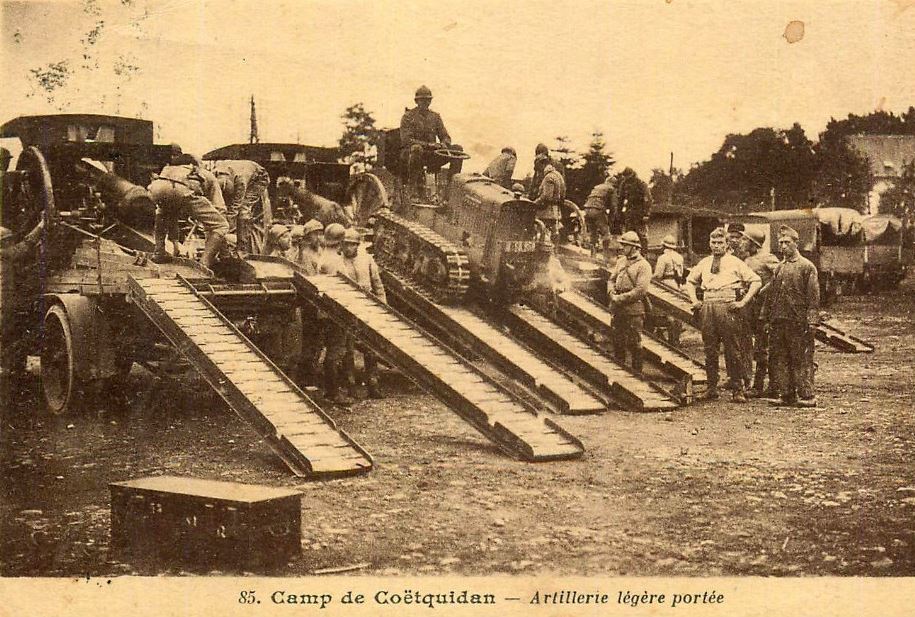 Batterie d'artillerie avec tracteurs agricoles - Page 2 000018