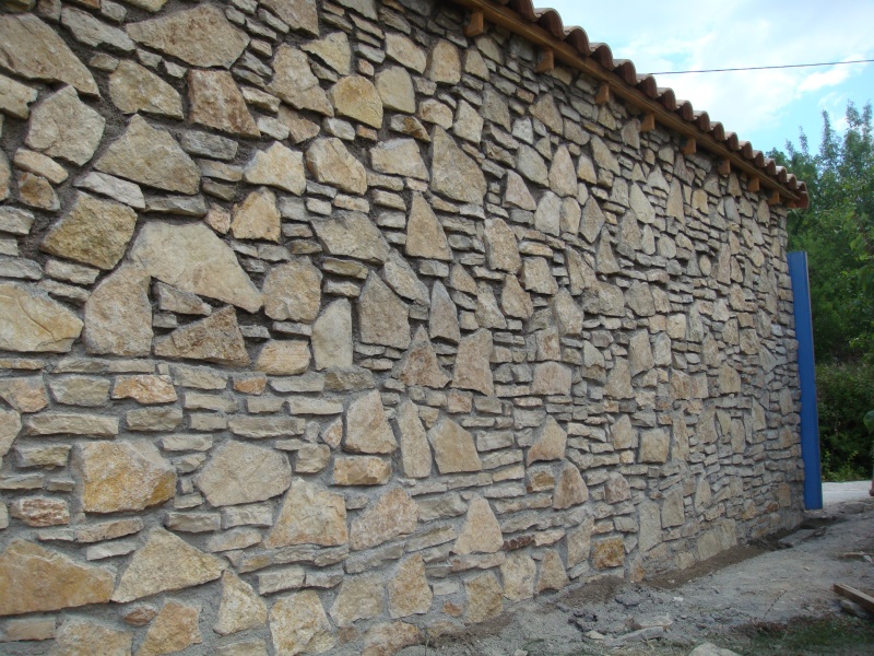 Création d'un parrement en pierre avec joint creusé. Dsc01122