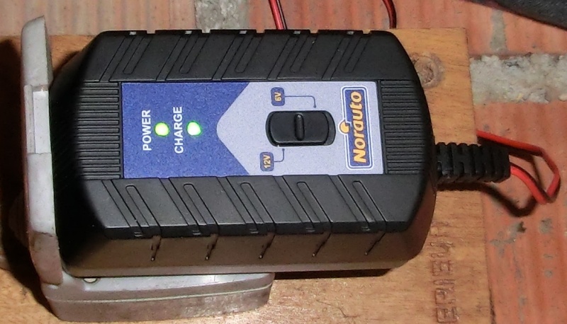 Changement de batterie sur 996 -> tuyau de dégazage ? Cimg3810