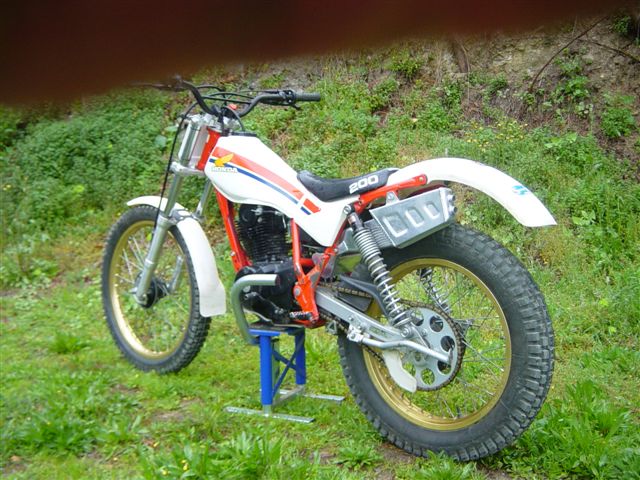 vends Honda tlr 200 Honda_13