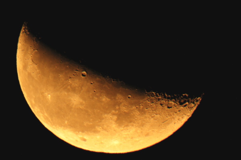 lune dans la soirée Dsc_4010