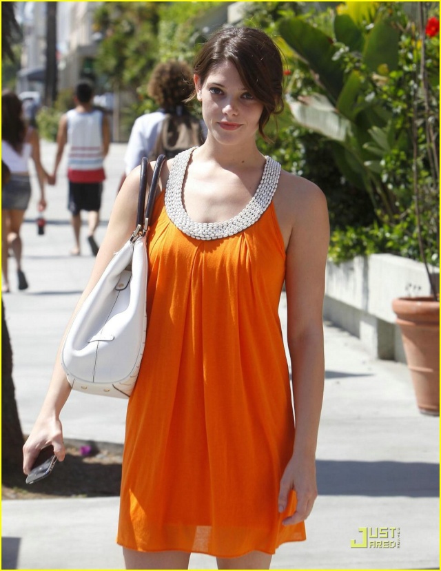 Ashley Greene Imagenes/Videos Paparazzi / Estudio/ Eventos etc. (Mar 2009 - Jul 2010) - Página 8 Ashley19