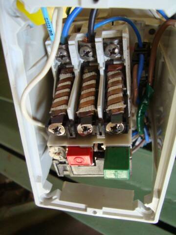 Tester et réparer un contacteur de puissance, un relais. 