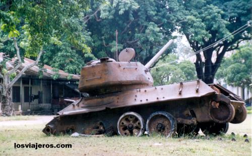 Apres guerre,le T-34 au combat T34-8512