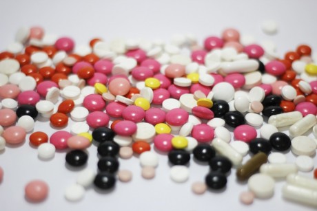 PRESCRIPTION PAINKILLERS CRISIS: WHY DO AMERICANS CONSUME 80 PERCENT OF ALL PERSCRIPTION PAINKILLERS? Pills-10