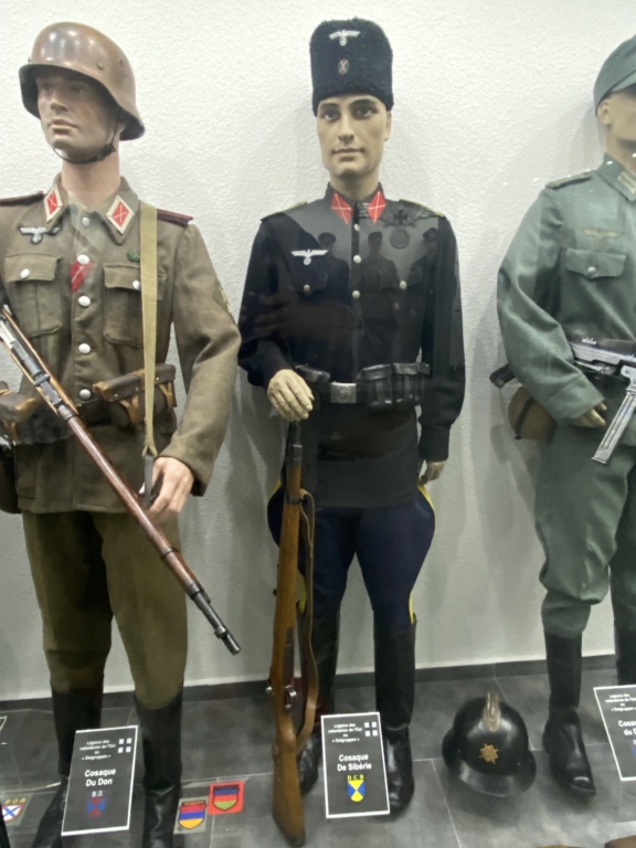 Mannequins italiens, soviétiques, bulgares, nazis au musée MM PARK Img_8434