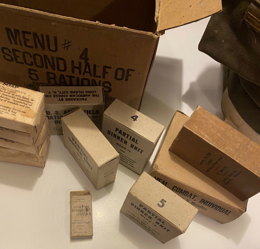 Quelques cartons de rations US Ration13