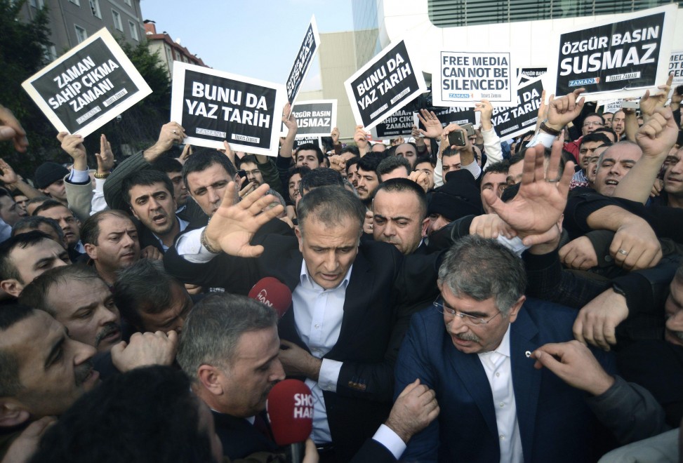 Turchia: Blitz della polizia presso il giornale Zaman  13531510