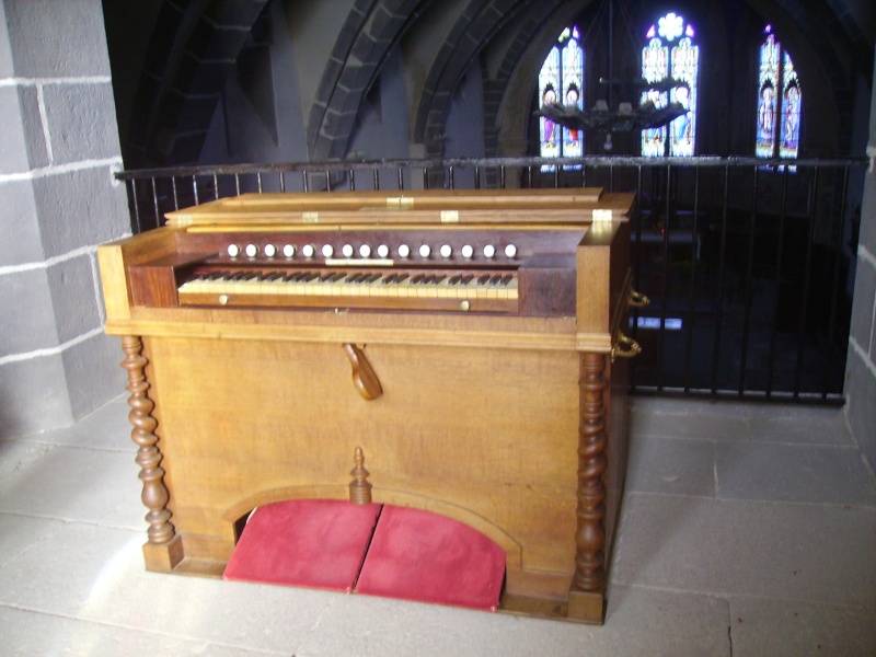 Harmonium d'église installé à la tribune Nicola10