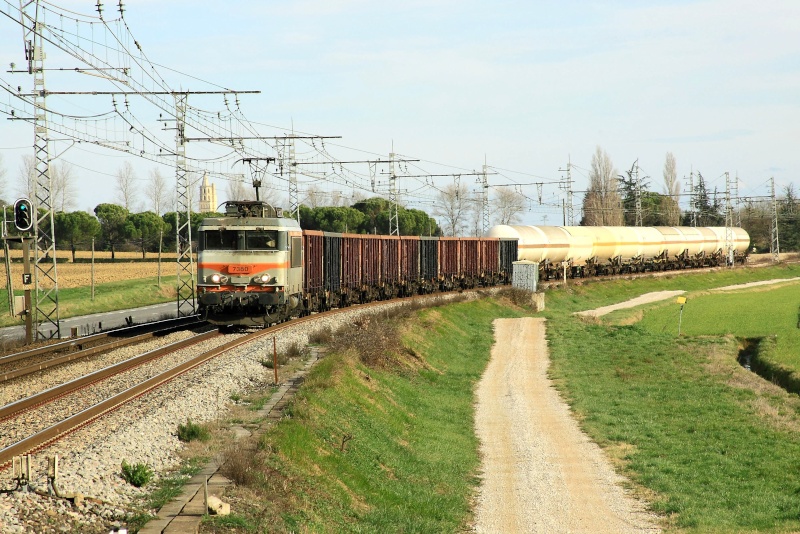 Photos et vidéos de la ligne Bordeaux - Toulouse - Narbonne - Sète (Fil 3) - Page 37 Img_4612