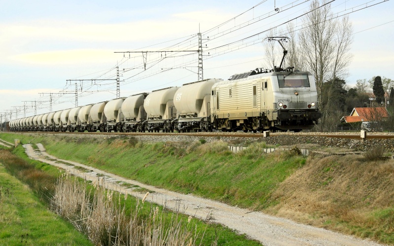 Photos et vidéos de la ligne Bordeaux - Toulouse - Narbonne - Sète (Fil 3) - Page 37 Img_4613