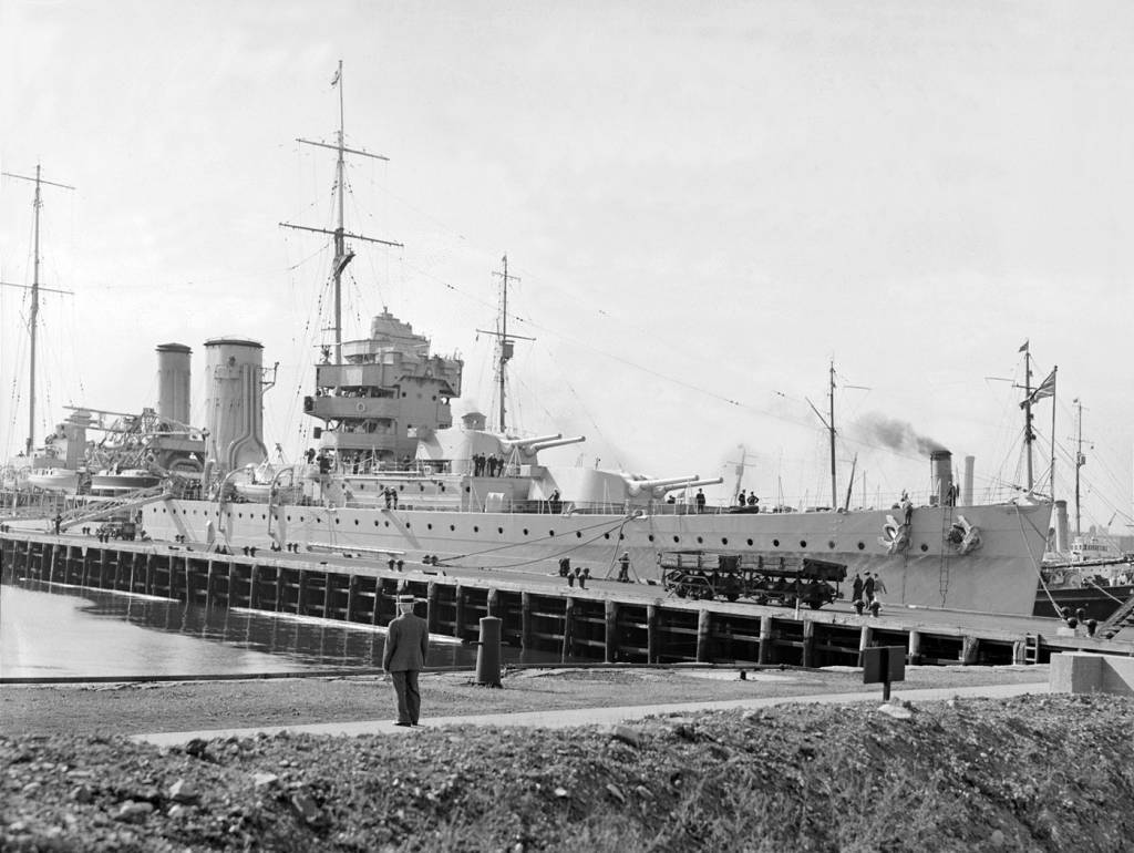 CROISEURS DE LA ROYAL NAVY ET DU COMMONWEALTH - Page 20 Hms_yo10