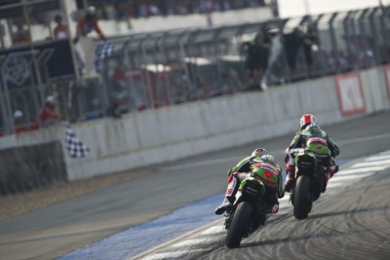 [OFFICIEL KAWASAKI] Rea And Sykes Dominent la première course en Thailande Hi_r0237