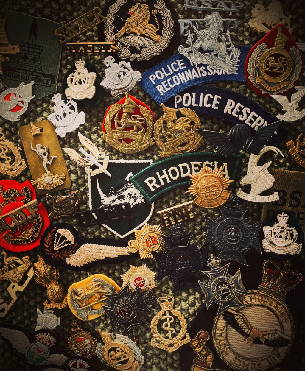 Rhodésie : cap badges à la volée  F81f4910