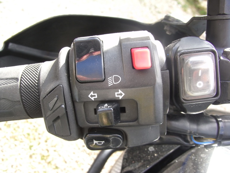 feux - branchements accessoires (GPS, feux additionnels, poignées chauffantes,) sur XTZ 1200 Rimg0011