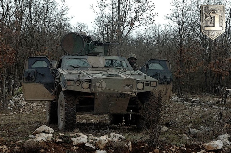Armée Française / French Armed Forces - Page 38 2053