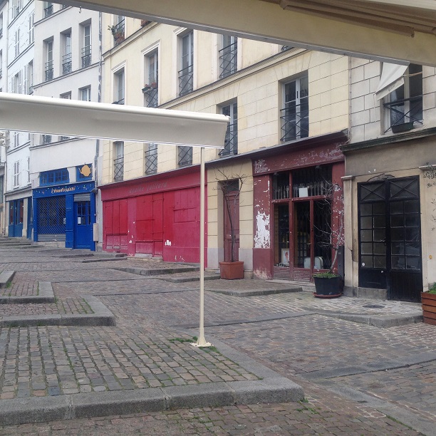 Curiosité:dans une vieille rue de Paris ! 2016-011