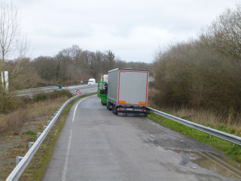 Les parkings d'autoroutes - Page 25 Papy_810