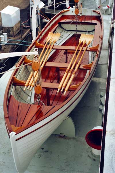 Un constructeur de bateaux du Léman Canot-10