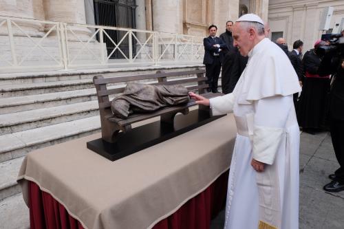 L'antipape Bergoglio en statue de cire au musée Grévin Sans-a10