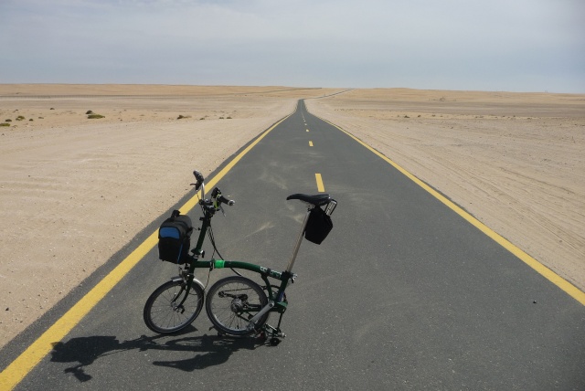 Émirats Arabes Unis : balade dans le désert sur l'Al Qudra Road Cycle Path [récit] P1230919