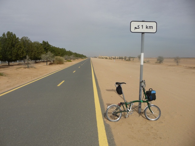 Émirats Arabes Unis : balade dans le désert sur l'Al Qudra Road Cycle Path [récit] P1230922