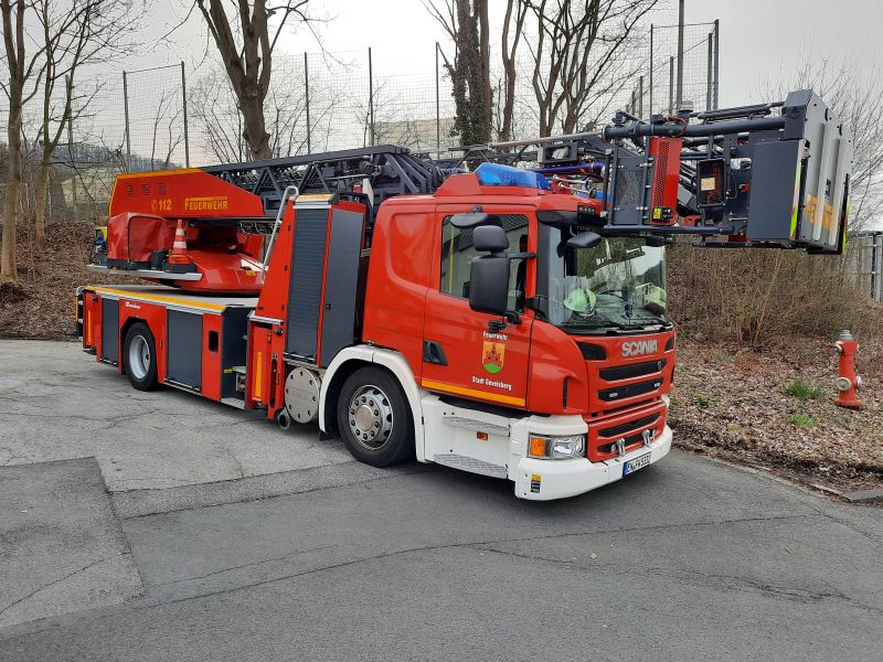Scania P310 Drehleiter - auf dem Parkplatz schnappgeschossen am 16.03.22 20220352