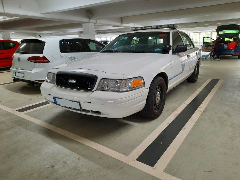 Ford Crown Police Interceptor - auf dem Parkplatz schnappgeschossen 20220423