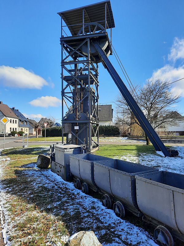 Bartz - Akkulok, Denkmal in Höhn Ww am 27.02.23 20230241