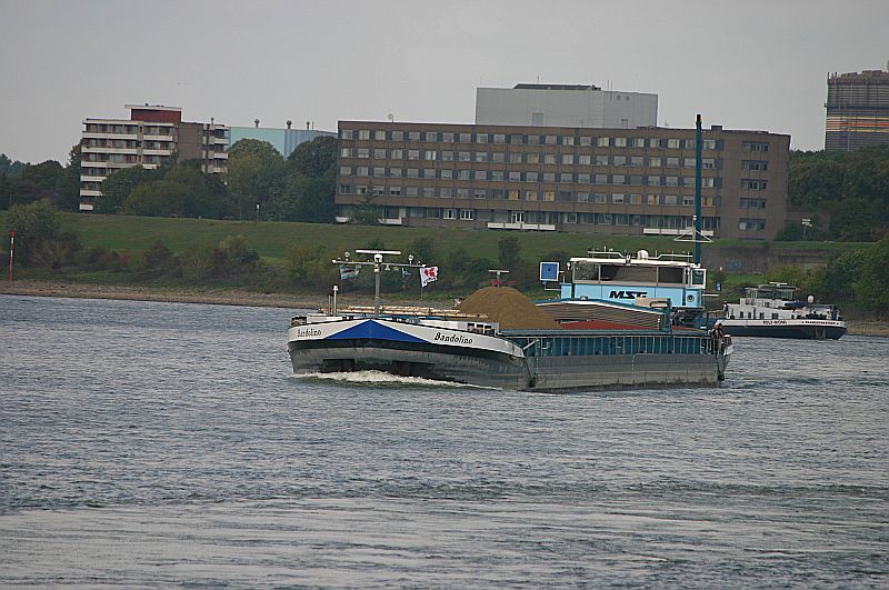 Kleiner Rheinbummel in Duisburg-Ruhrort und Umgebung - Sammelbeitrag - Seite 7 Img_8059