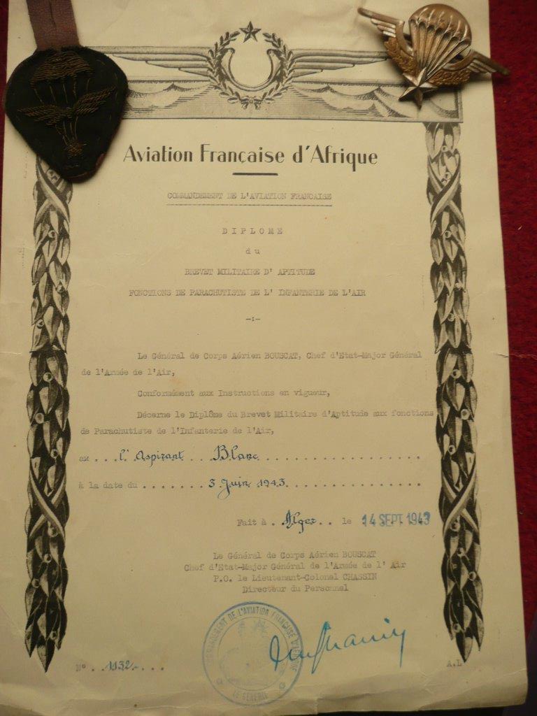 cma collection de brevet para 1943/1946 (papiers et insignes) P1030427