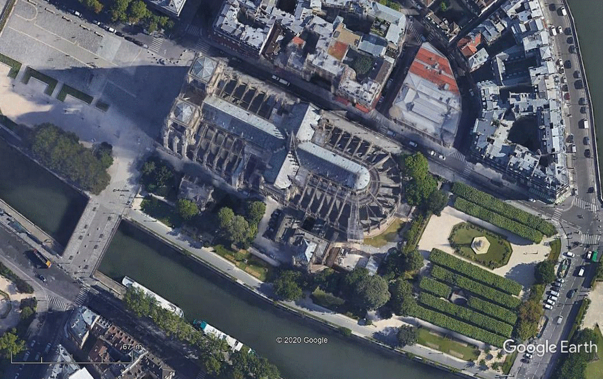 La cathédrale de Paris Après ....image jamais diffusée  Cat05010