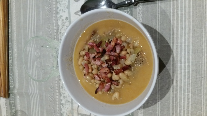 Potage aux haricots blancs en boite 20160316
