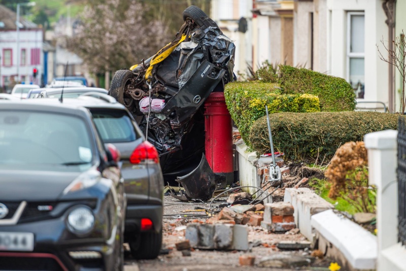 Samedi 05 Mars 2016 - Vol d'un camion pompier en Angleterre 12828510