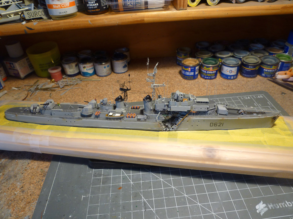 Escorteur d'escadre Surcouf Heller 1/400 + L'ARSENAL - Page 5 E_e_su10