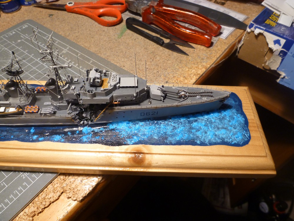Escorteur d'escadre Surcouf Heller 1/400 + L'ARSENAL - Page 5 E_e_su15