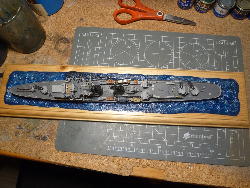 Escorteur d'escadre Surcouf Heller 1/400 + L'ARSENAL - Page 5 E_e_su20