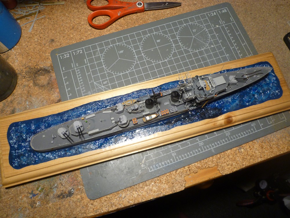 Escorteur d'escadre Surcouf Heller 1/400 + L'ARSENAL - Page 5 E_e_su21
