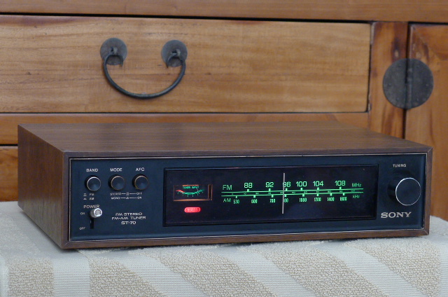 Sony Vintage ST-70 FM-AM FM Stereo Tuner (Used) SOLD  P1110330