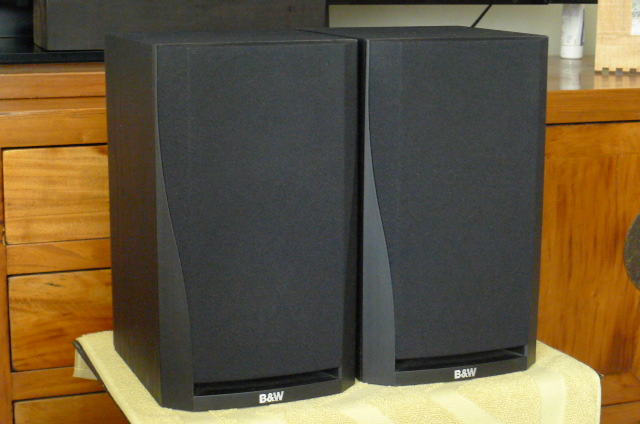 B&W DM302 Bookshelf Loudspeaker system (Used) SOLD P1110336
